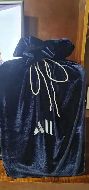 Saco de veludo azul-marinho personalizado All usado como embalagem de presente